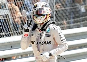 Lewis Hamilton races ahead at Silverstone 2016